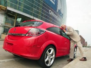 Bob Lutz Kisses Saturn's Astra, Has an Aura and Sky in His Garage Bob Lutz Kisses Saturn's Astra, Has an Aura and Sky in His Garage