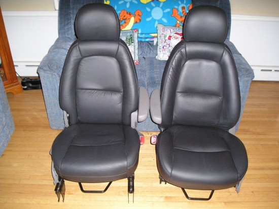 Vue black leather seats
