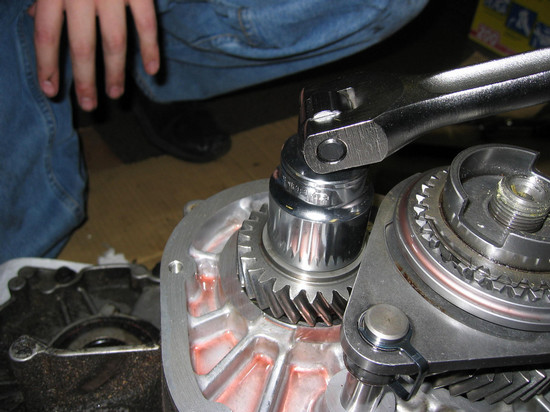 Removing output shaft nut